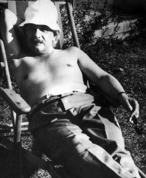 HistoryInPics's tweet photo. Albert Einstein brings sexy back in 1932. https://t.co/XXAHPJTU9f