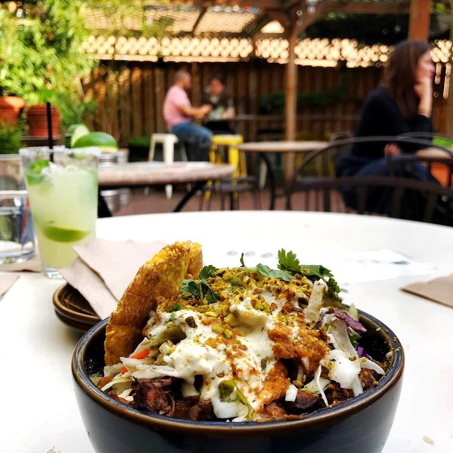 Qwaitlist's tweet photo. The end of Summer is in sight, so if you're cramming in as many patio visits as possible, we suggest @Jerk__Shack! When you do go, use our #waitlistapp so we can do the waiting part for you &amp; you'll have more time to bask in their patio awesomeness. 

Pic by @intentionalist_ https://t.co/rYVxf4I29K