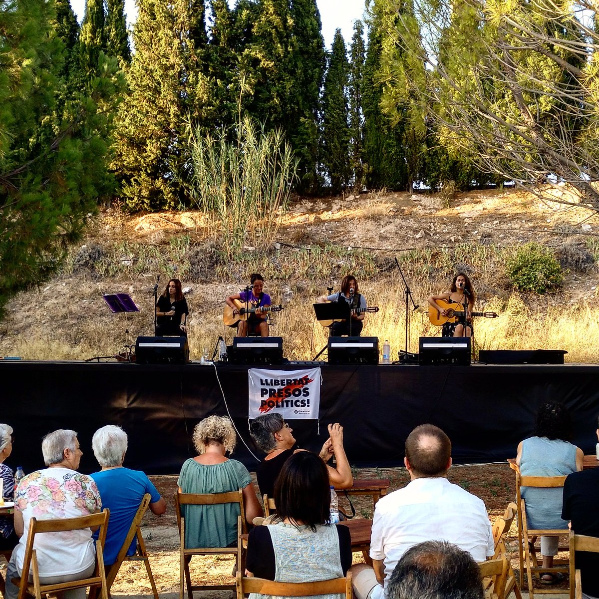 Manel Sales Martori (@msmartori) on Twitter photo "No podran fer-nos callar, massa veus cridant veritats". Gran concert de <a href="/LesKol_lontai/">Les Kol·lontai</a> avui als #Guiamets!!! "No podran fer-nos callar, massa veus cridant veritats". Gran concert de <a href="/LesKol_lontai/">Les Kol·lontai</a> avui als #Guiamets!!!