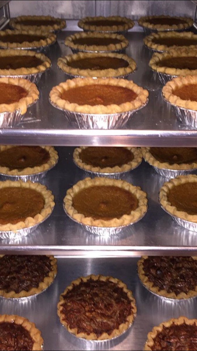 Mechelle's Baking Co tweet media