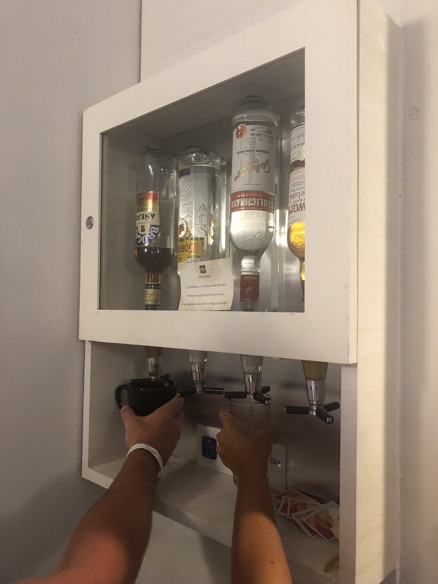 PaigeMontelli's tweet photo. When she can serve four people at once👀😂 #shotsoclock https://t.co/9hxuM41Uze