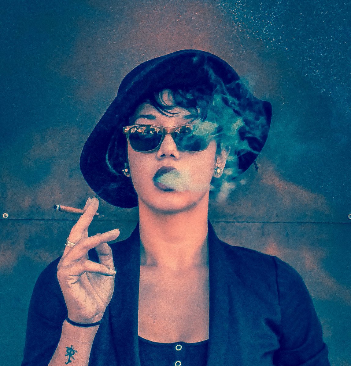 justified_hype's tweet photo. Frankly, my dear, I donโt give a fuck. #ThatHigh #ThatLevel #Goals For more #ThatHigh fun this month, check out our August issue at https://t.co/qVT1Z4etBq. Photo by @ChrisReyes @KillcRey of Model @_that.salty.sara_ #JustifiedHypeLife #MakeArtNotAds https://t.co/ivBZGt6SPV