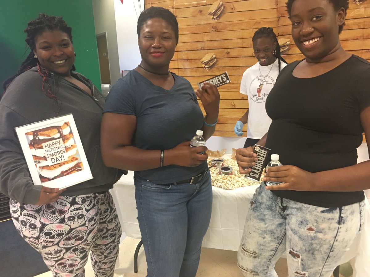 cheryl3of32's tweet photo. Teleperformance Augusta National S'mores Day 
#TPAwesome https://t.co/uVdq9bCUph