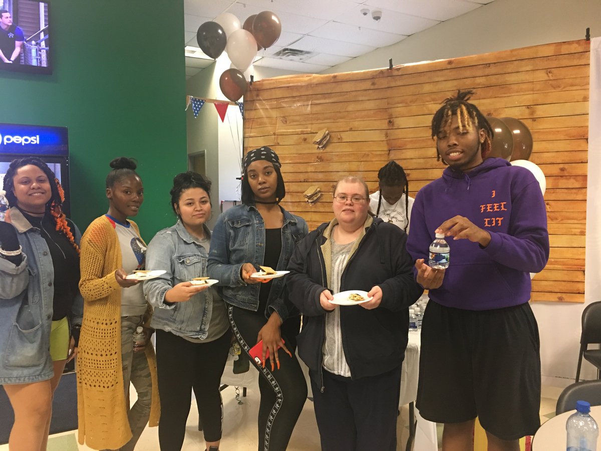 cheryl3of32's tweet photo. Teleperformance Augusta National S'mores Day 
#TPAwesome https://t.co/uVdq9bCUph