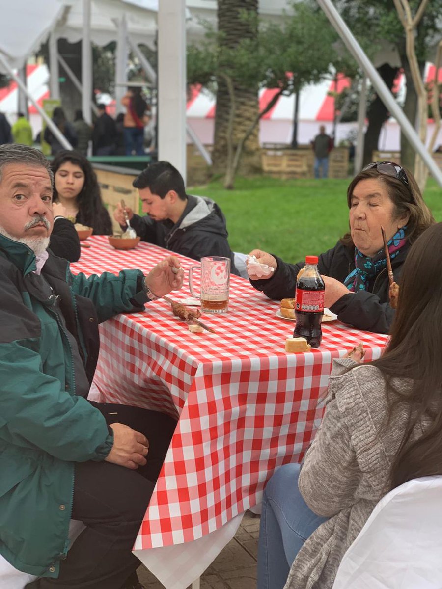 Chilegast's tweet photo. Este año nuevamente estamos presentes,  apoyando la fiesta  costumbrista #ChanchoMuerto2019 que ya lleva siendo una tradición en la ciudad de  #Talca y que hoy es la muestra  gastronómica de la zona más importante  🇨🇱🍴🍷. #TalcaATodoChancho2019 https://t.co/xiQ7Uk7Lgn
