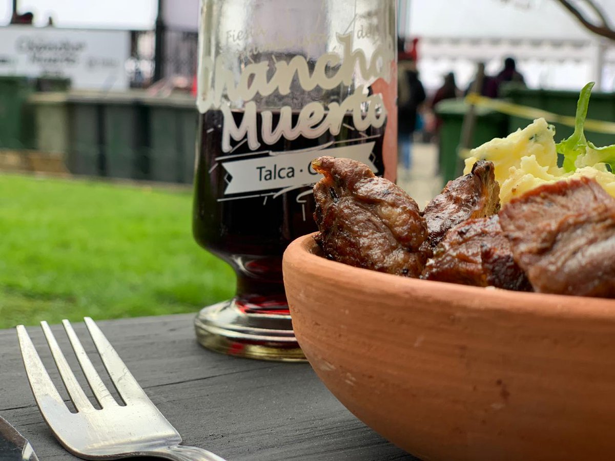 Chilegast's tweet photo. Este año nuevamente estamos presentes,  apoyando la fiesta  costumbrista #ChanchoMuerto2019 que ya lleva siendo una tradición en la ciudad de  #Talca y que hoy es la muestra  gastronómica de la zona más importante  🇨🇱🍴🍷. #TalcaATodoChancho2019 https://t.co/xiQ7Uk7Lgn