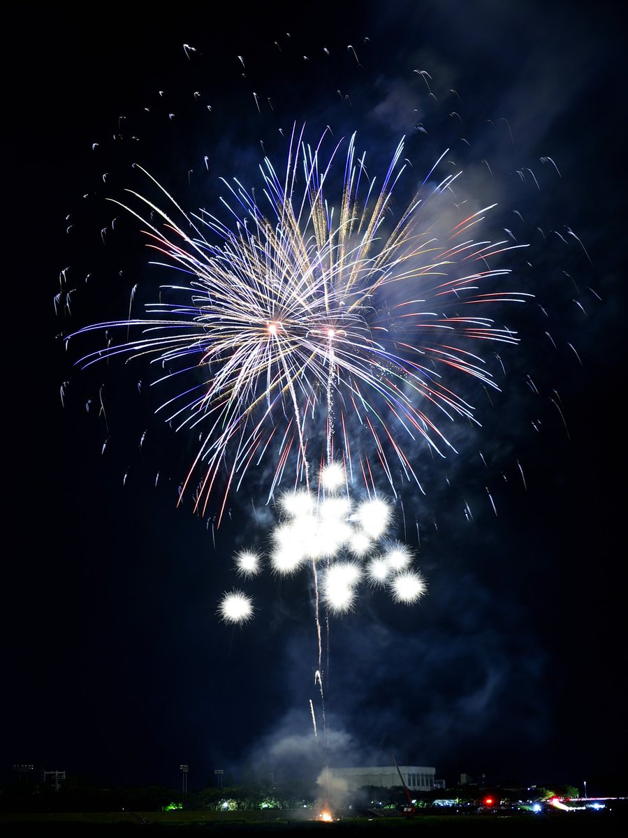 ykkn_cbs's tweet photo. 🎆
「たつの花火大会」(2/6)
🎆
#夏の風物詩 #花火 #花火大会 #打ち上げ花火 #たつの #兵庫 #Fire_flower #Fire_works #japan #japan_of_insta #art_of_japan https://t.co/Wvpgz7Sgk4