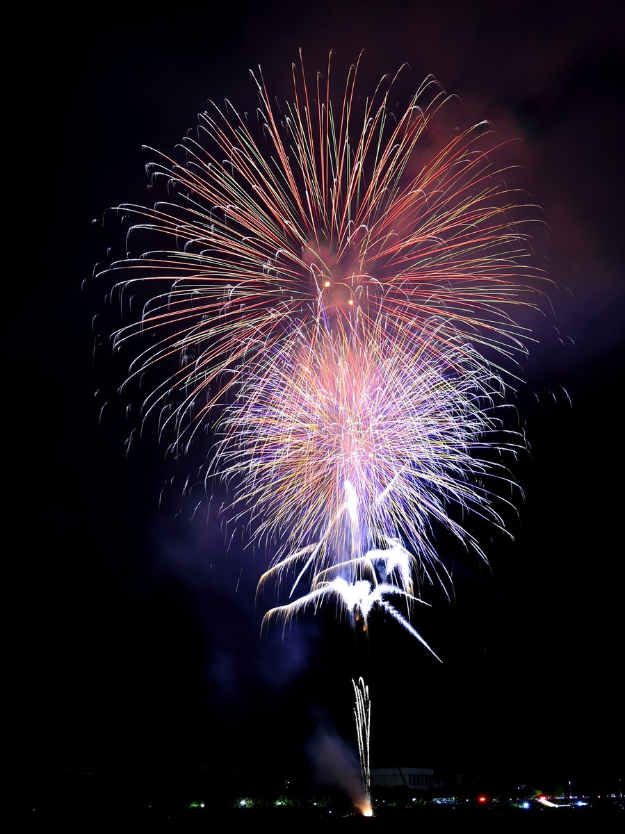 ykkn_cbs's tweet photo. 🎆
「たつの花火大会」(2/6)
🎆
#夏の風物詩 #花火 #花火大会 #打ち上げ花火 #たつの #兵庫 #Fire_flower #Fire_works #japan #japan_of_insta #art_of_japan https://t.co/Wvpgz7Sgk4