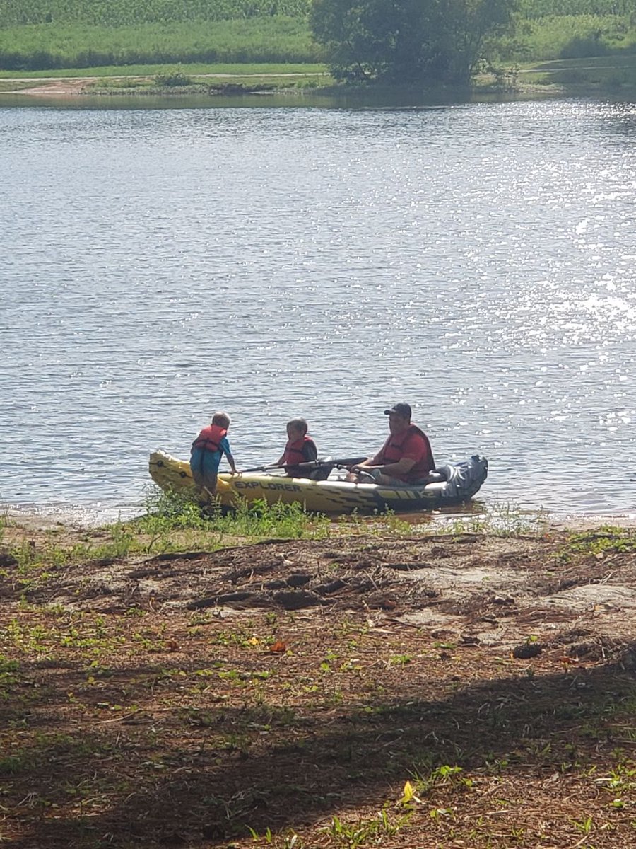 Seth_Hon's tweet photo. Saturday evening testing out an inflatable kayak with the family. Not sure of the wisdom of an inflatable kayak but it sure was a lot of fun! #honfamily #nosharpobjects https://t.co/Etz6AngP1R