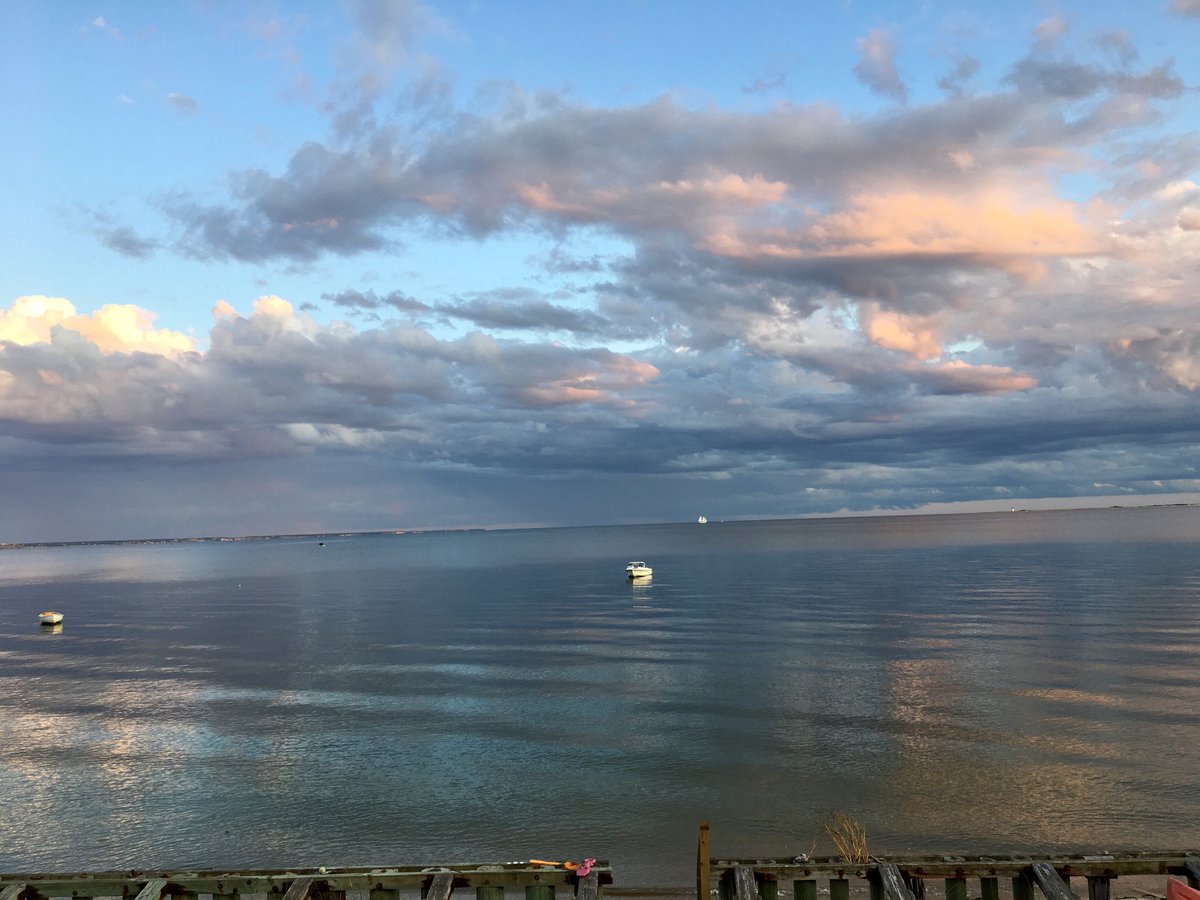 PeterMoneyhere's tweet image. #OldCapeCod #Provincetown Bay/Sky arts——