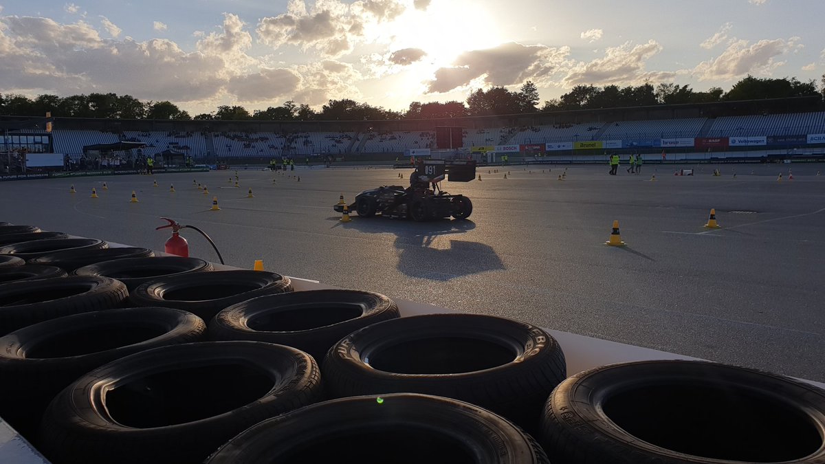 AutoX 
well done🦁
#fsg19 #lionsracing #team 
#immerdiesonneimrücken