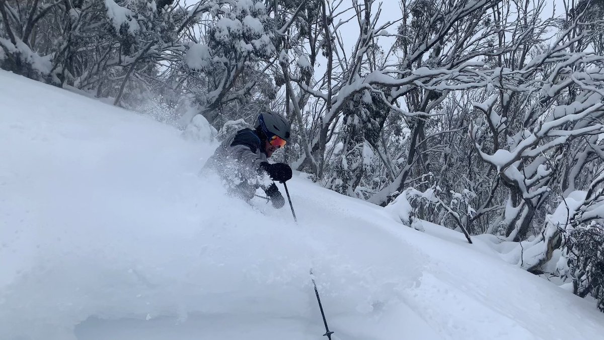 iamnickbell's tweet photo. Experienced the best snow ever in Australia over the past few days! Epic journey home #skiaustralia #mthotham #hothamalpineresort @_hotham #skivictoria #hotham https://t.co/TCO8CbQ9IX