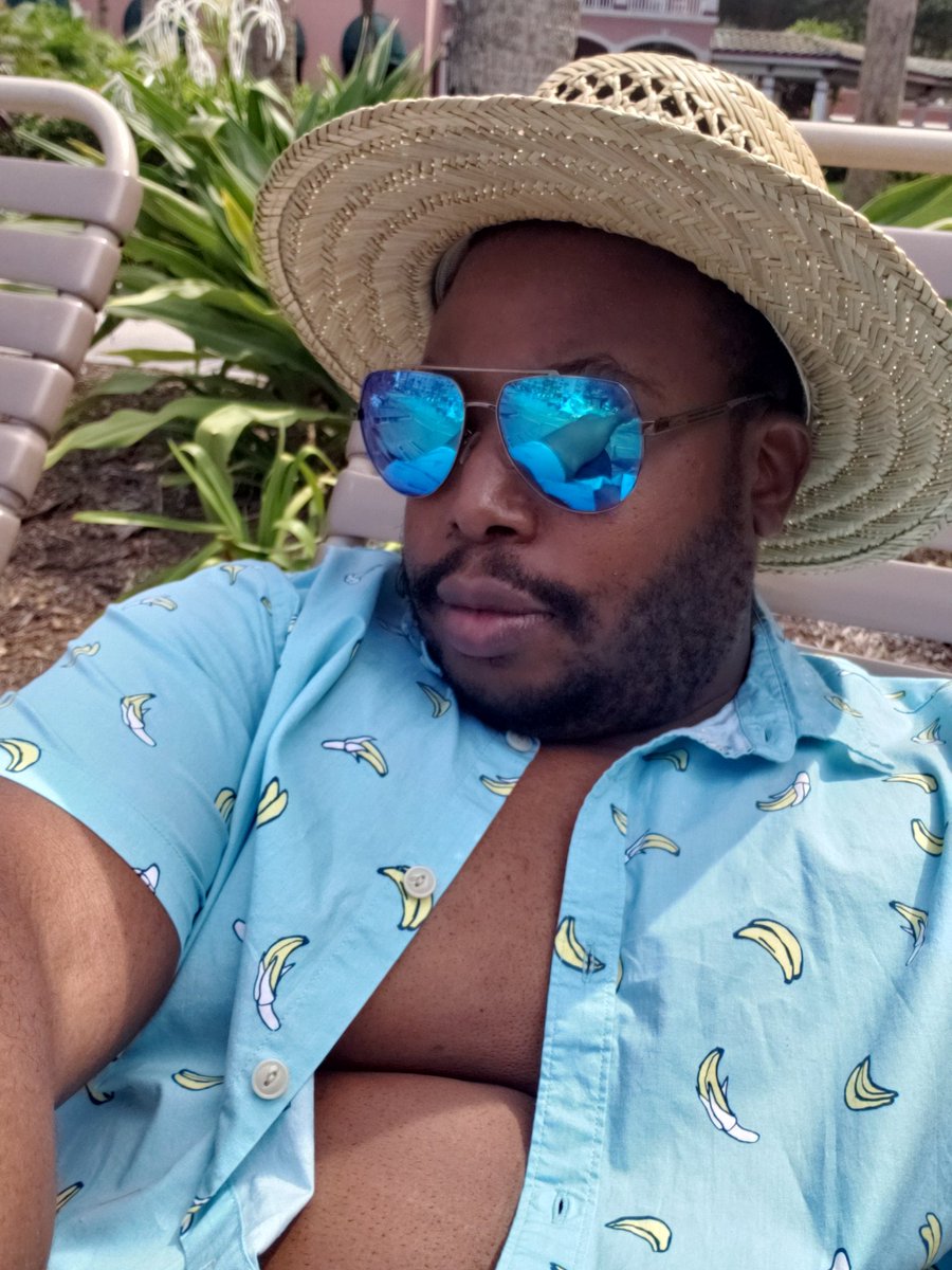 geoson16's tweet photo. @MegaplexCon having a great time here at Megaplex #Megaplex2019 #funinthesun #pooltime #wetfurs #magiciseverything https://t.co/P5fAz5qZl4