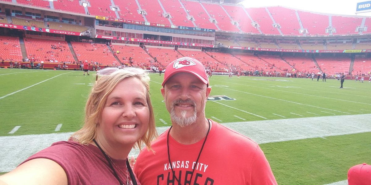 mcampjess's tweet photo. Came all the way from Canada for this! #chiefskingdom #firsttime https://t.co/iKQ1ItbKqk