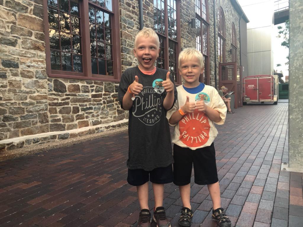 Musikfest's tweet photo. 🇨🇦 These kiddos came all the way from Canada to see Phillip @Phillips tonight! https://t.co/Unss9w6HyS