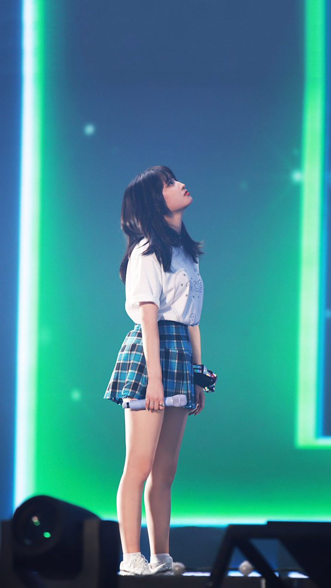 美しいヨーダ Twice モモ スマホの充電を気にするももりん