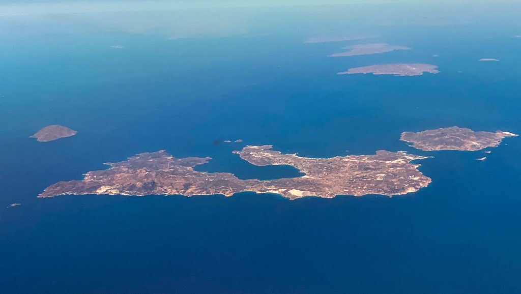 CaptainLacroute's tweet photo. [#AirFranceInTheAir]
#AF814 from #NBO to #CDG 
#Milos is the southwesternmost island in the #Cyclades group.
The Venus de Milo ( now in @MuseeLouvre ) was found on the island
@AirFranceFR 
@BoeingFrance #Dreamliner 
#avgeek #CockpitView #ILoveMyJob #PilotLife https://t.co/iyMIo9sbt7