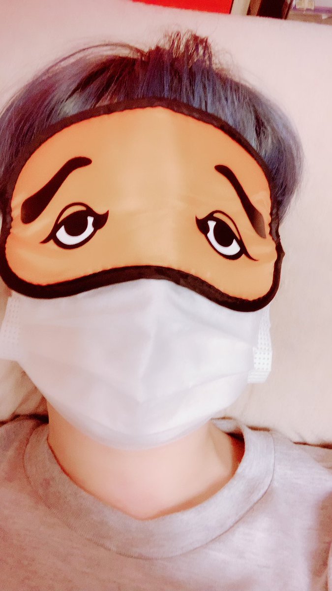 いぬいち ハンター推しおじさん 最近昼眩しい 喉が乾燥するからこのスタイルで寝てて誰かに似てるな と思ったら レオパパだこれ