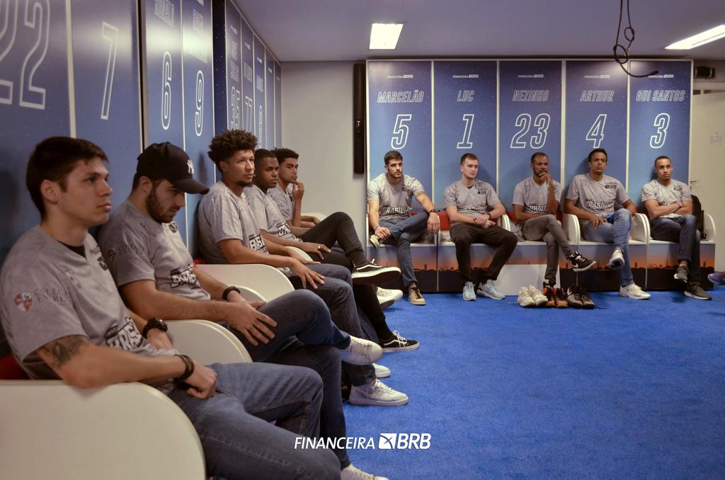 bsbbkt's tweet photo. Primeiro passo dado: apresentação do time!
Rolou aquele papo de vestiário entre jogadores e comissão técnica. Muita coisa boa vem por aí! 👽🏀 https://t.co/G7ShVIBPxK