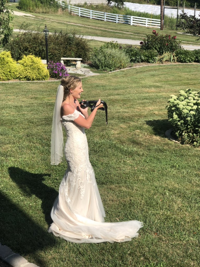 ToadallyPriya's tweet photo. Posting the bride pics of #BAWIS @sdbailey15 again because I canβt tell if they went through
The ultimate in #DressHerping https://t.co/4S84CRxZjA