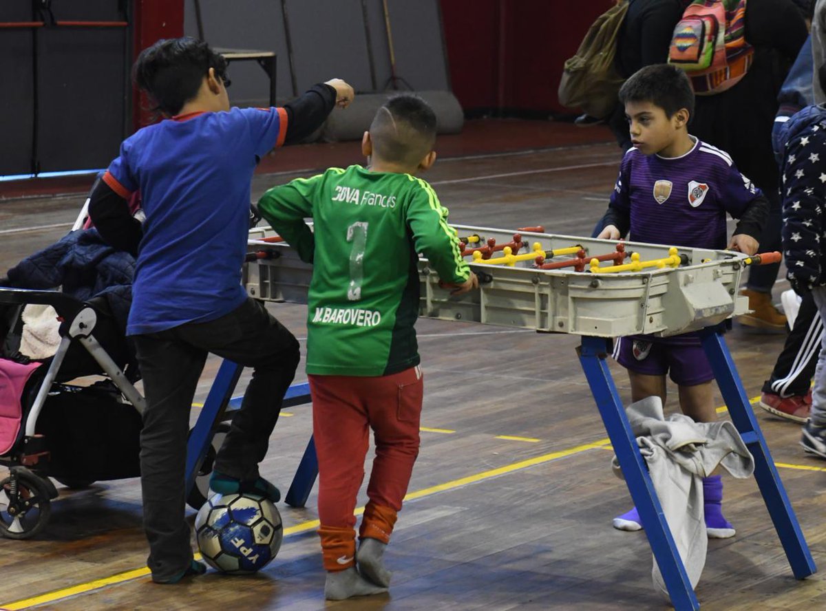 RiverPlate's tweet photo. ¡Un día para festejar! ⚪🔴⚪

📸 Cientos de chicos riverplatenses vivieron una jornada de deporte y juegos en las celebraciones por el Día del Niño en el Monumental. https://t.co/yFh5VoQCeX