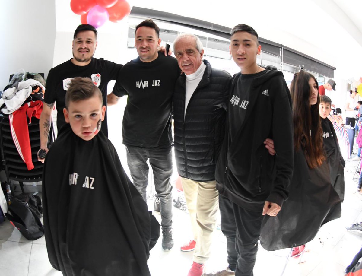¡Un día para festejar! ⚪🔴⚪

📸 Cientos de chicos riverplatenses vivieron una jornada de deporte y juegos en las celebraciones por el Día del Niño en el Monumental.