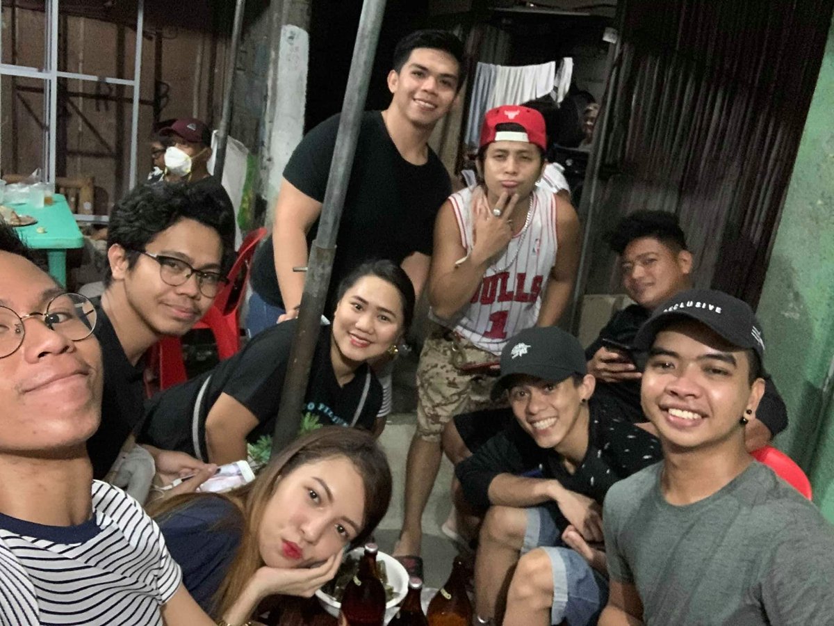 mykooooool's tweet photo. Hindi na namin namalayan, madaling araw na pala? Magkikita pa tayo sa 25th, another kalkalan nanaman ng past #HSDays #HSClassmates 💐💯❤ https://t.co/jpBpnLHCWC