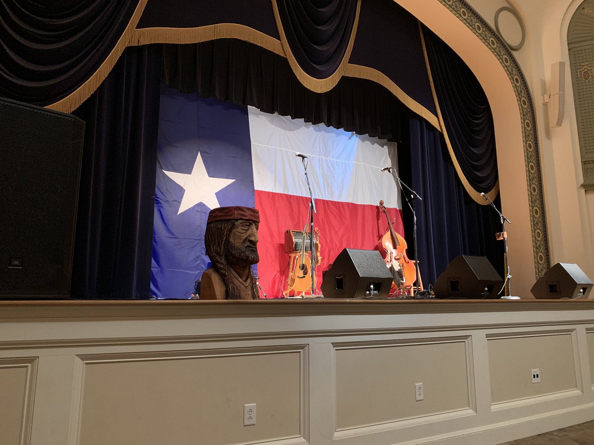 Dplyler_12's tweet photo. Getting ready for #DougMoreland and friends to start @ShermanTexas #KiddKey Auditorium. It’s going to be a fun evening raising funds for our #Police and #ShermanFire Associations! https://t.co/ZD4qPs62Vv