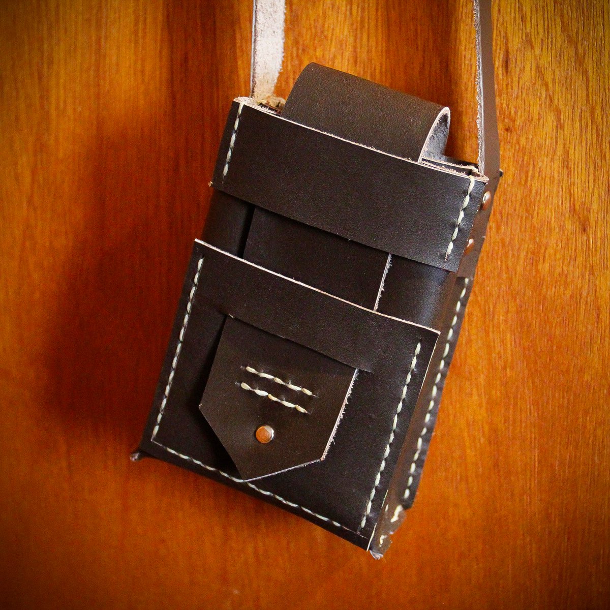 victor_mene_'s tweet image. Mini #bandolera de #piel
#leatherpattern #leatherworks #leathercraft #leatherbag #leatherjacket #leatheredc #leathercrafts #leatherdesign #leatherbags #leatherhandmade #handstitchedleather #leatherworks