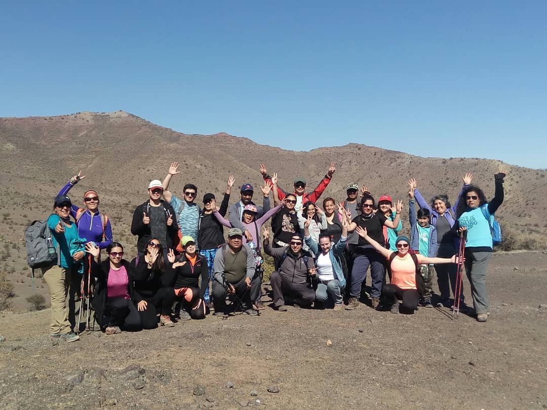 OperadorTurismo's tweet photo. Gracias a este tremendo grupo por participar del trekking organizado por la municipalidad
Recorrimos un tramo del Sendero de Chile conociendo sobre la historia de Putaendo y apreciando sus bellos paisajes.
Pronto vendrán más actividades, 
No te quedes fuera!
@sernatur_valpo https://t.co/FB3Mne3c1v