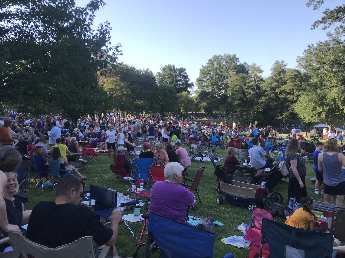 LydaKrewson's tweet photo. You’ve still got time to get to @grubandgroove festival at @FrancisPark in @stlhills - goes til 10. 

Fireworks too. 

Shout out to producer @TheMurphe @oldenburgstl  @stlDonnaB - Food, family, friends, music, &amp; lots of fun! 

Thx Alliance Credit Union sponsor https://t.co/ReF3NMHnHi