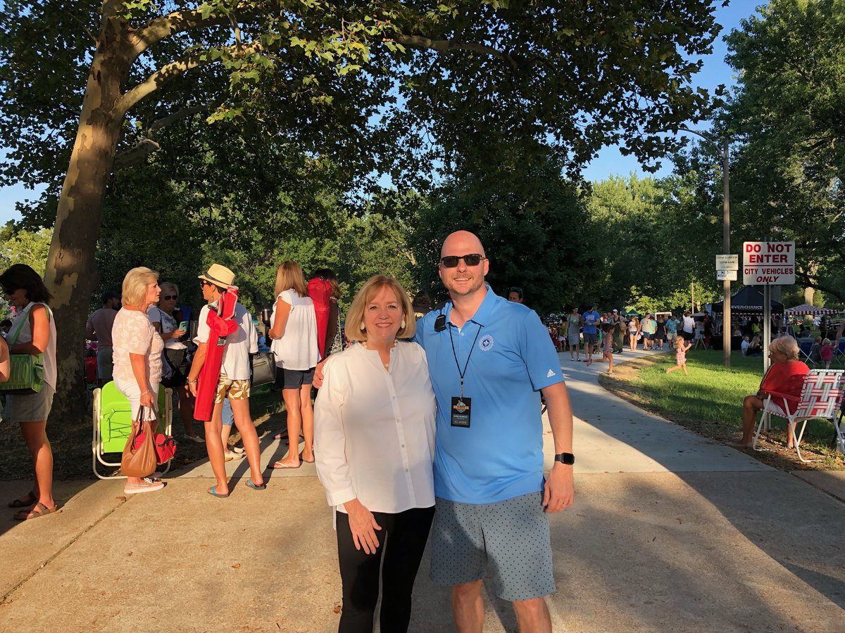 LydaKrewson's tweet photo. You’ve still got time to get to @grubandgroove festival at @FrancisPark in @stlhills - goes til 10. 

Fireworks too. 

Shout out to producer @TheMurphe @oldenburgstl  @stlDonnaB - Food, family, friends, music, &amp; lots of fun! 

Thx Alliance Credit Union sponsor https://t.co/ReF3NMHnHi