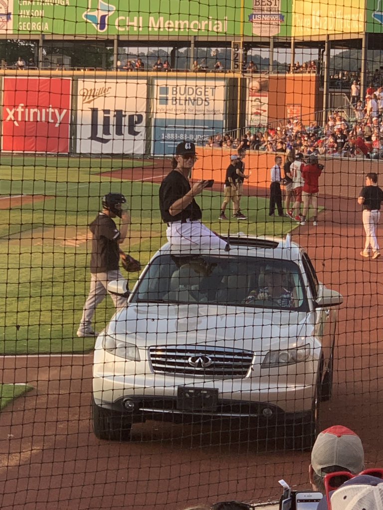 C_Blessing's tweet photo. #Usedcarnight Car number 3. A 2008 Infiniti with #Reds prospect Packy Naughton riding along (Not included). #Dbacks prospect Bukauskas gives up 2 runs in 3rd. Lost release point for a bit. Found it but after damage had been done. https://t.co/CJ4ViuLYw7