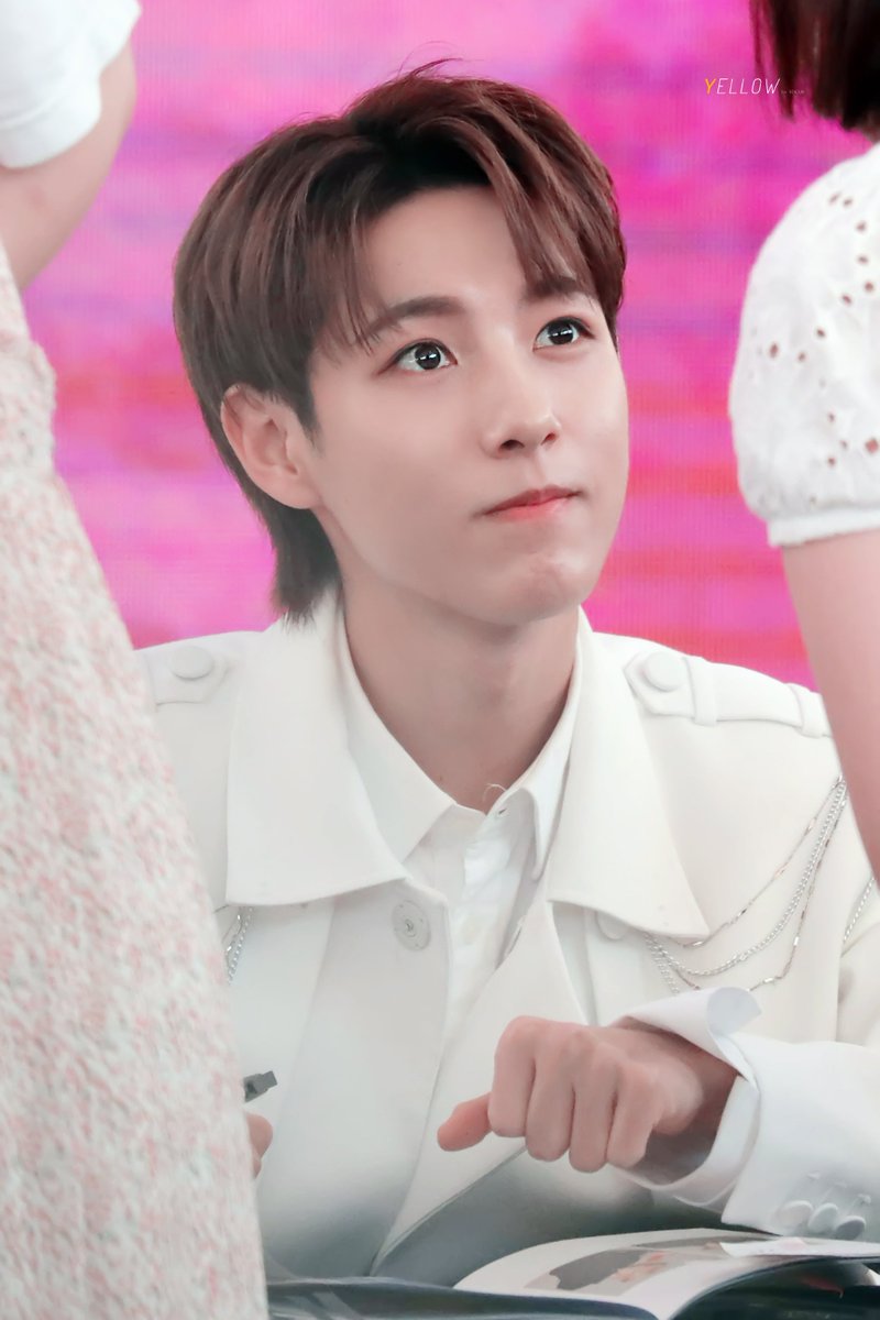 yellow_rj323's tweet photo. 190810 고양 팬사인회
#런쥔 #RENJUN #NCTDREAM

아 진짜 이렇게 맑을 수 있다고?ㅠㅠ https://t.co/HCufGOm20V