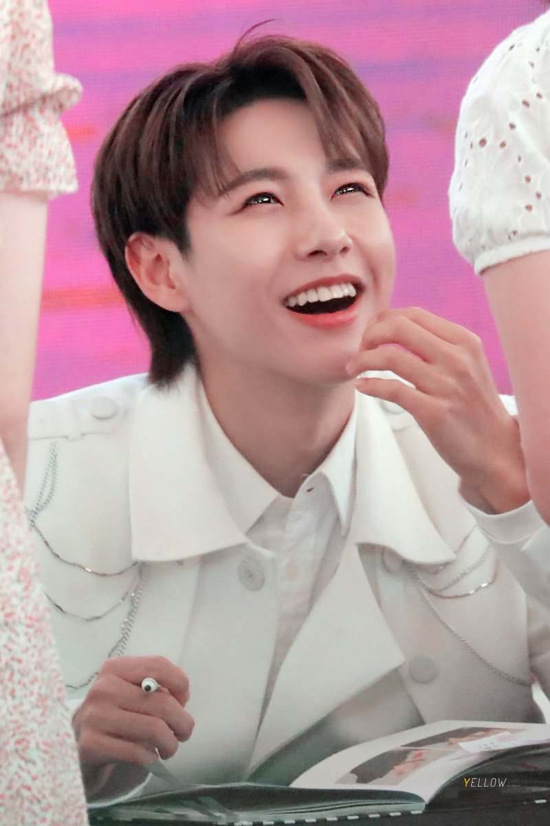 yellow_rj323's tweet photo. 190810 고양 팬사인회
#런쥔 #RENJUN #NCTDREAM

아 진짜 이렇게 맑을 수 있다고?ㅠㅠ https://t.co/HCufGOm20V