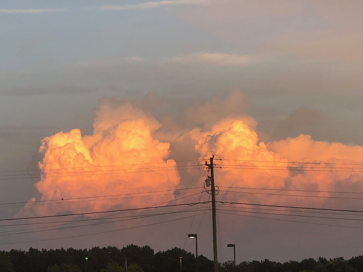 jeowings's tweet image. ⁦@NWSGSP⁩ thunderheads reflecting the sunlight. So pretty. #simpsonville #scwx #summerthunderstorms