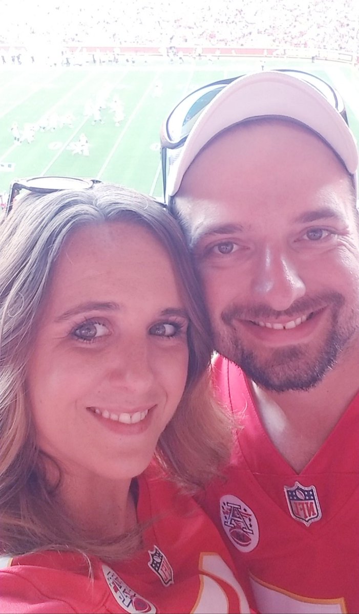 e_morl's tweet photo. Livin' our best life at Club Level! #ChiefsKingdom https://t.co/oynkKFOiMm