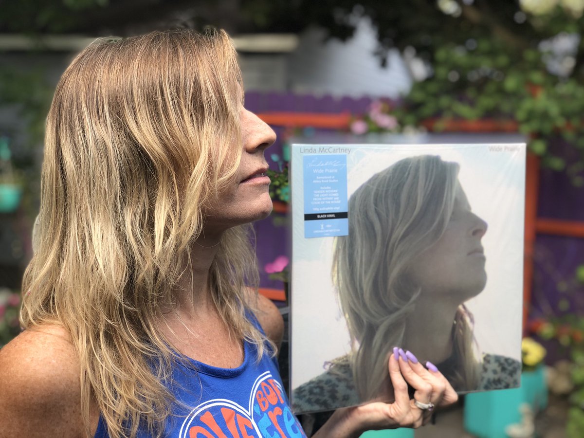 CermakElizabeth's tweet photo. @PaulMcCartney we love the new Wide Prarie 2019 black vinyl!  Incredible remaster!  Thank you! #wideprarie #lindamccartney #lovelylinda https://t.co/mBXro9SlEF