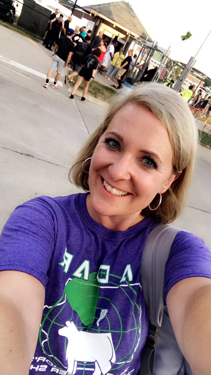 WXMegs's tweet photo. 7 AM to 7 PM... 12 hours ✅ Morning Show ✅ Cast Your Kerman Booth ✅ Some Family time ✅ Show a Steer ✅Auction off a Steer for Ronald McDonald House ✅ Very sweaty ✅ Still Smiling ✅ #bebackMonday @IowaStateFair https://t.co/xr4MfPiwsq