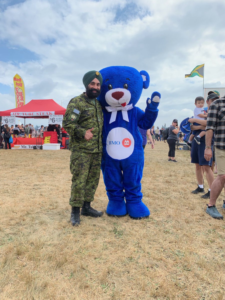 shellerbaby29's tweet photo. Day 2 of the #abbyairshow we #supportourtroops here @BMO make sure you come say hi tomorrow as well! https://t.co/drbaXL4GFB