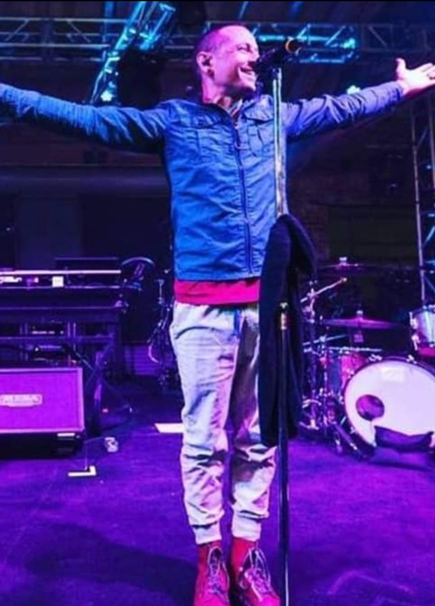 WishingOnStars3's tweet image. We love you always #MakeChesterProud ❤❤❤❤❤#320Changesdirection