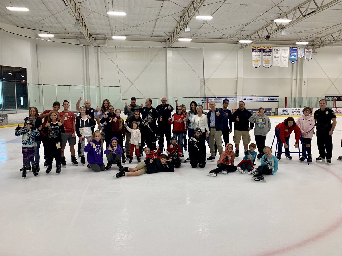 Chief_Duggan's tweet photo. A fantastic turnout and tons of fun at this afternoon’s #SkateWithaCop Thank you #IceDenChandler for being such great hosts.  
@chandlerpolice
@cityofchandler @icedenaz
@arizonacoyotes
#LGR https://t.co/EydTOJ8k6J