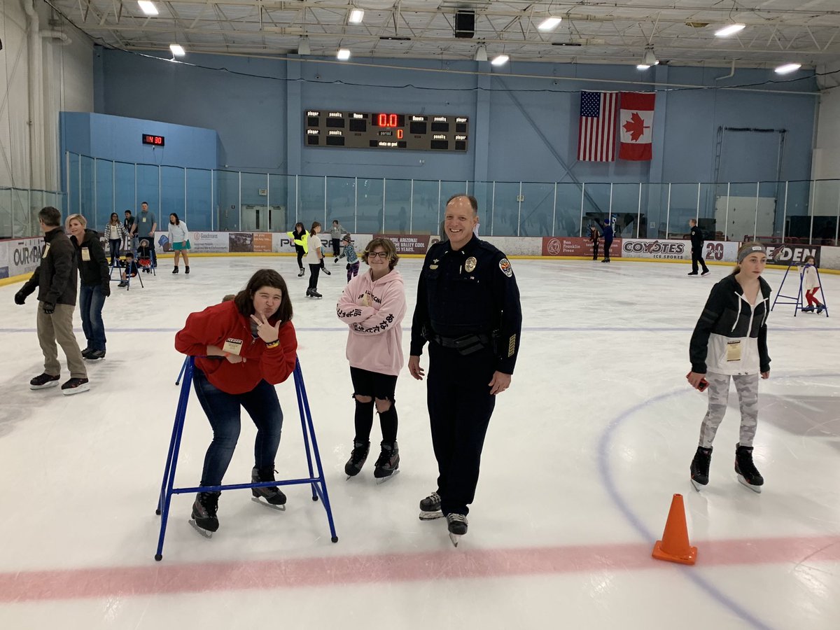 Chief_Duggan's tweet photo. A fantastic turnout and tons of fun at this afternoon’s #SkateWithaCop Thank you #IceDenChandler for being such great hosts.  
@chandlerpolice
@cityofchandler @icedenaz
@arizonacoyotes
#LGR https://t.co/EydTOJ8k6J