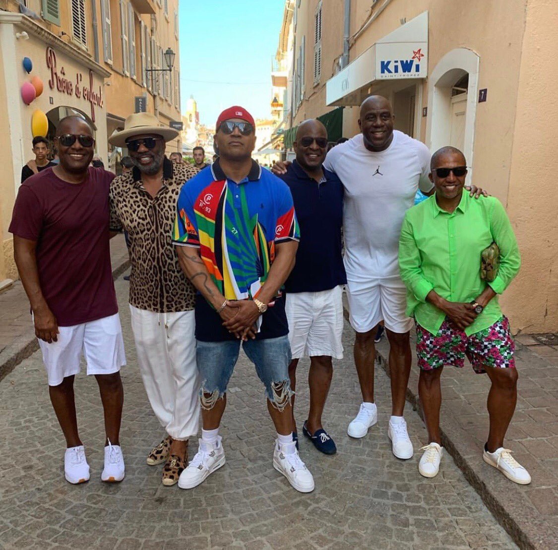 llcoolj's tweet photo. Honored to stand next to all these men!!! All balling, all grinding, all taking it to the next level!!! 💯💯💯💪🏾💪🏾💪🏾 https://t.co/vl0XFENKjP