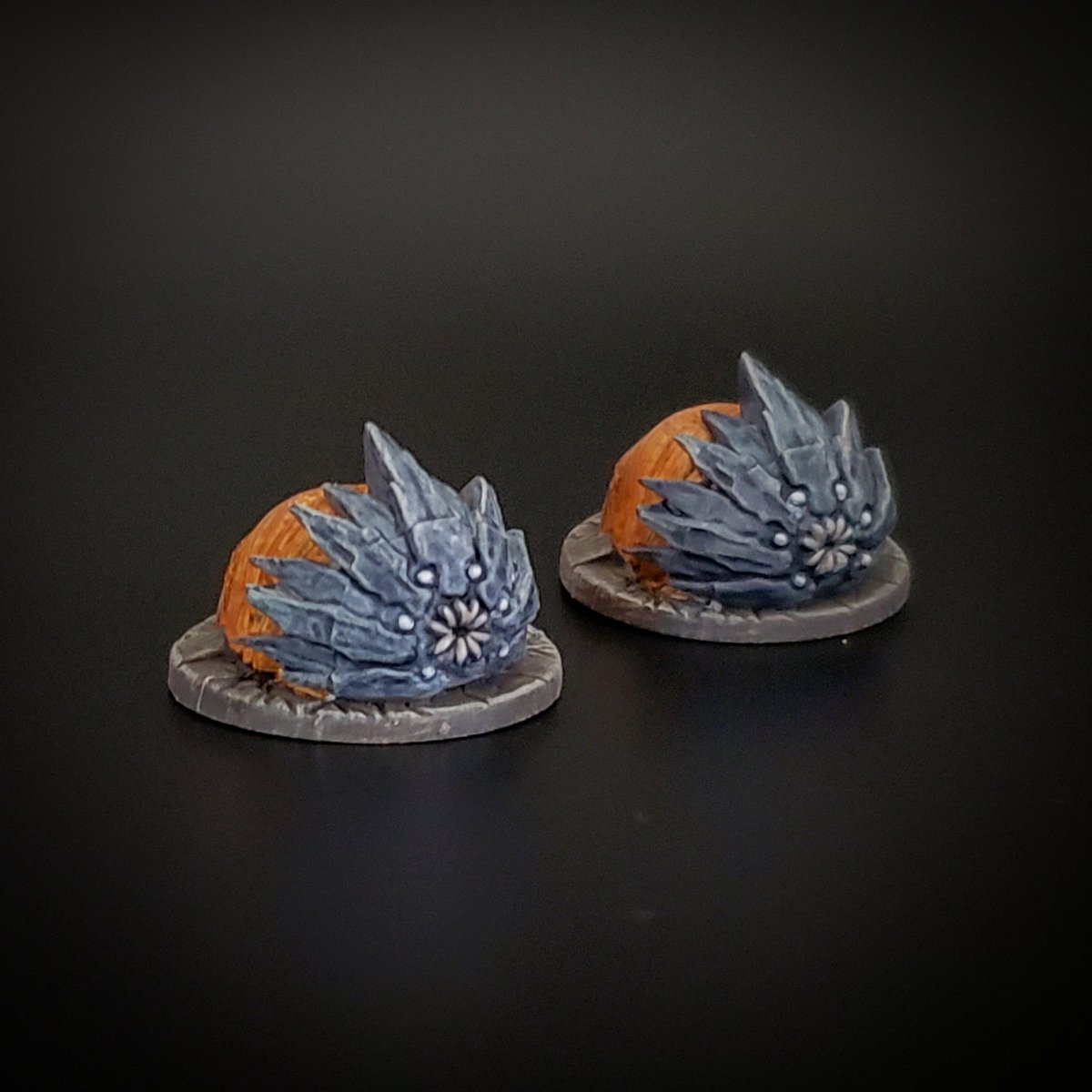 DystopiaMatt's tweet photo. Two adult rockworms from The 7th Continent: Fear the Devourers #the7thContinent #7thContinent #seriouspulp #rockworm #tabletop #minipainting https://t.co/NT2AKLNHpD