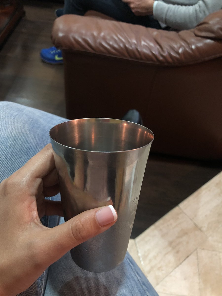 AnnieGranadosF's tweet photo. En cualquier lugar elige siempre vasos reutilizables ... siempre ! | #ConcienciaSanzera #Colombia @AlejandroSanz @UMusicColombia #FCSC1 https://t.co/C3XRbg9Y9i