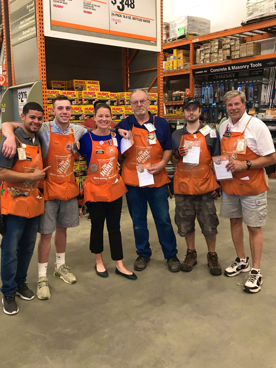 croberts19791's tweet image. Morning Meeting Recognition!!  Thank you Dom, Dave, Brian, and Mark for your hard work and Excellent Power Packdown!! #ChicopeeProud #ShelfAvailability #KeepOurOrangePromise