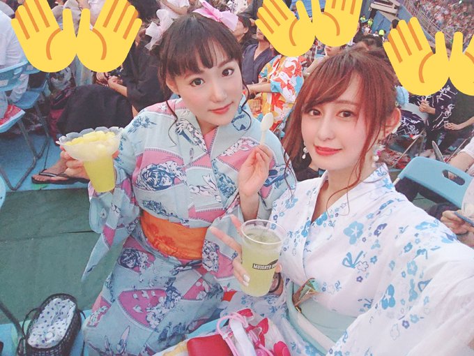 うへへ 昨日はかほパイさんに誘われて神宮外苑花火大会に行ってきたよ😍  浴衣着たの何年ぶりだろ&hellip;？？ いつだったかに買ったあの花のめんまモデルの浴衣です☺️  誘ってくれたかほパイさん、ほんとにほんとにありがとうございますっ🥰✨ インナーが7色になっててはちゃめちゃに可愛かった&hellip;🥺