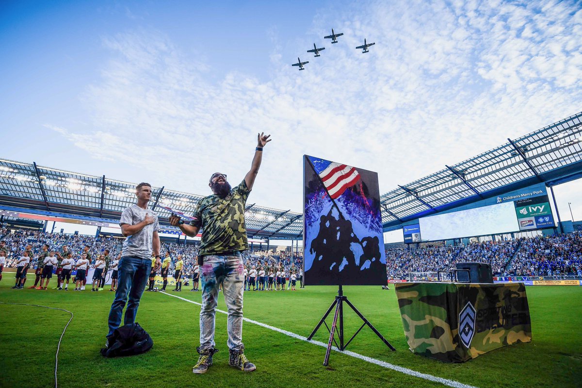 SportingKC's tweet photo. 🇺🇸x 🎨@JoeEversonArt 

😮😮😮

#SKCvRSL // #SportingSalutes https://t.co/3o7dTUdeAX
