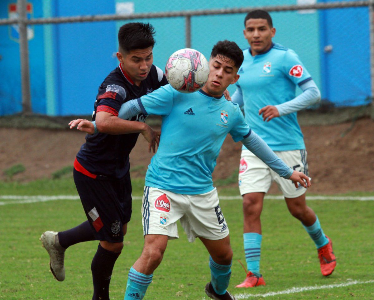 ClubSCristal's tweet photo. #CopaFederaciónOro
#Cat2002
⚽️Sporting Cristal 3-0 Club USMP (Jared Ulloa (x2), Juan Robles)
📍La Florida
#FuerzaCristal
#LaRazaCeleste
#FormandoPersonas https://t.co/sIjL3LXE2D